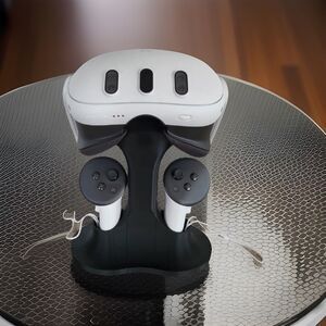 VR Headset Display Stand For Meta Oculus System Quest 2 & 3 Variants Supported
